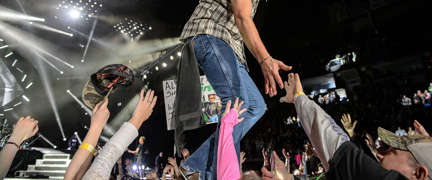 Jason Aldean shaking hands with audience members