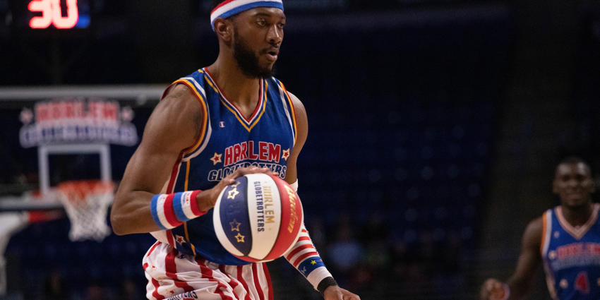 Harlem Globetrotters play basketball in 2020