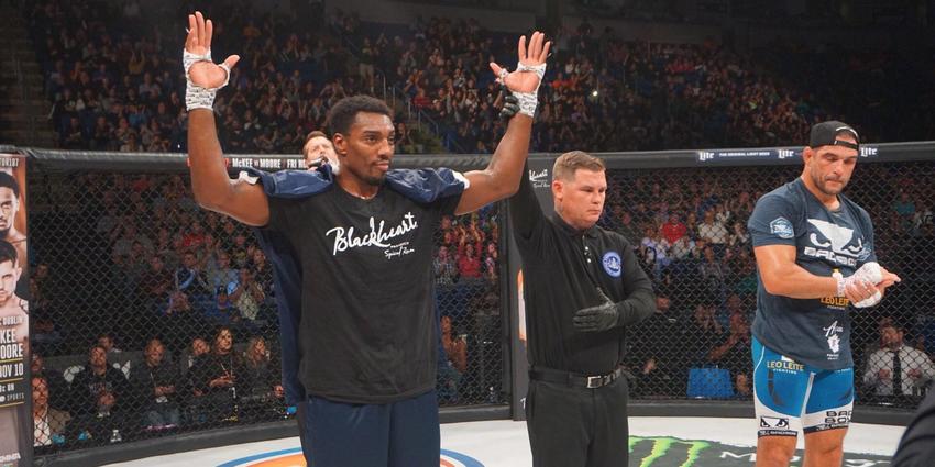 Phil Davis wins Bellator MMA at BJC in 2017