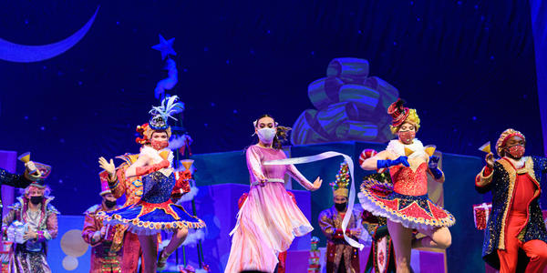 Cirque Dreams Holidaze at the Bryce Jordan Center