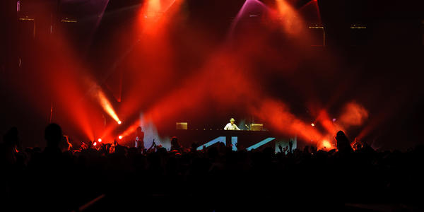 Avicii plays hit song "Levels" for the packed BJC audience. 